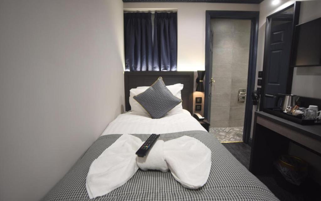 Single Room with Private Bathroom
