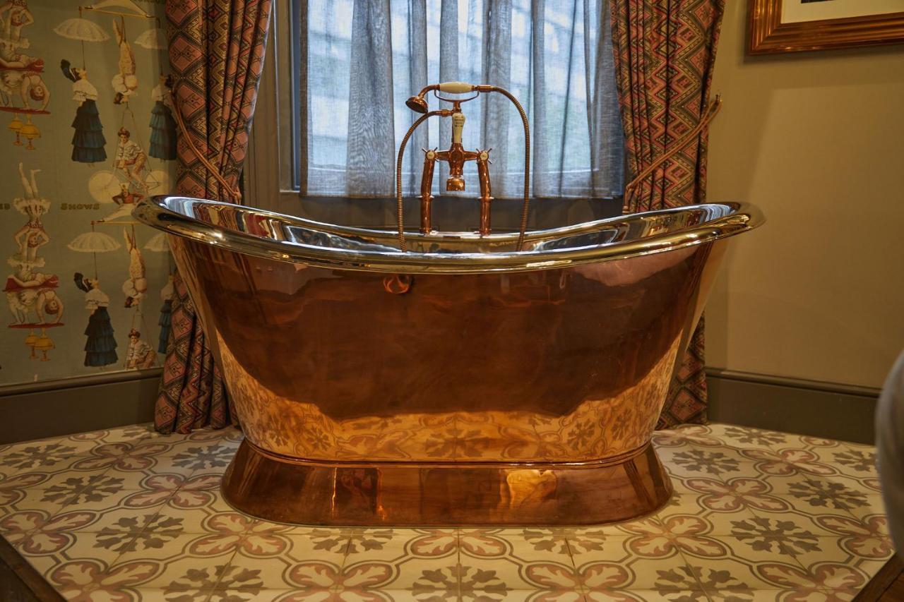 King Room - Copper Bath