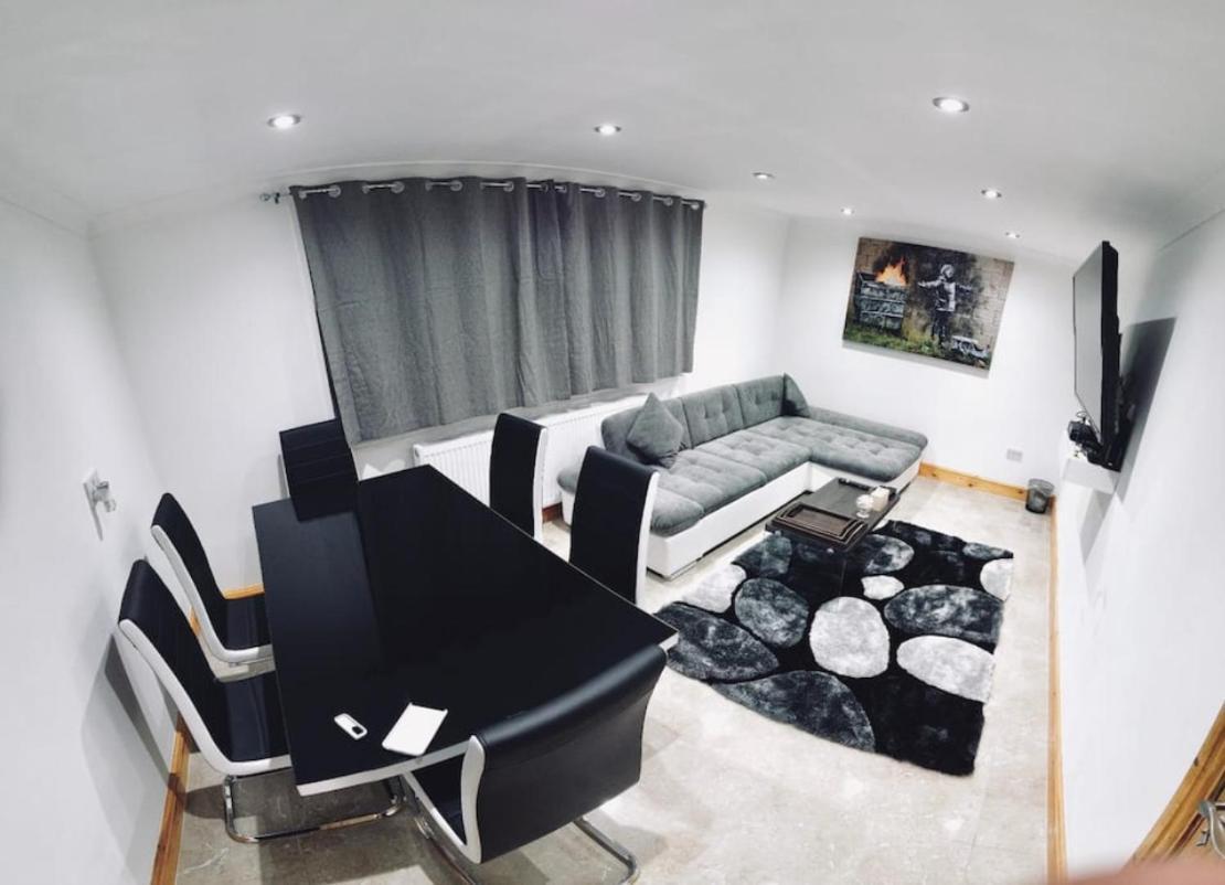 Two-Bedroom Apartment,1258552540:JPEG