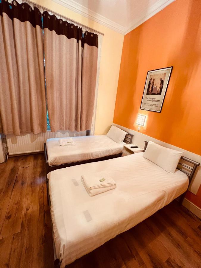 Twin Room with Private Bathroom