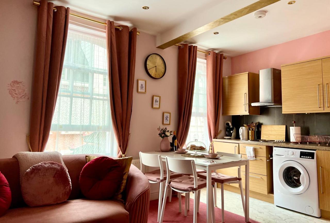 Two-Bedroom Apartment Cherry Blossom 2
