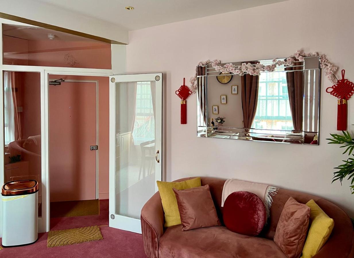 Two-Bedroom Apartment Cherry Blossom 2