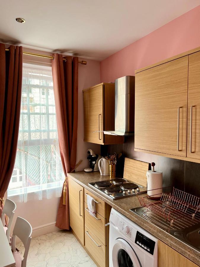 Two-Bedroom Apartment Cherry Blossom 2
