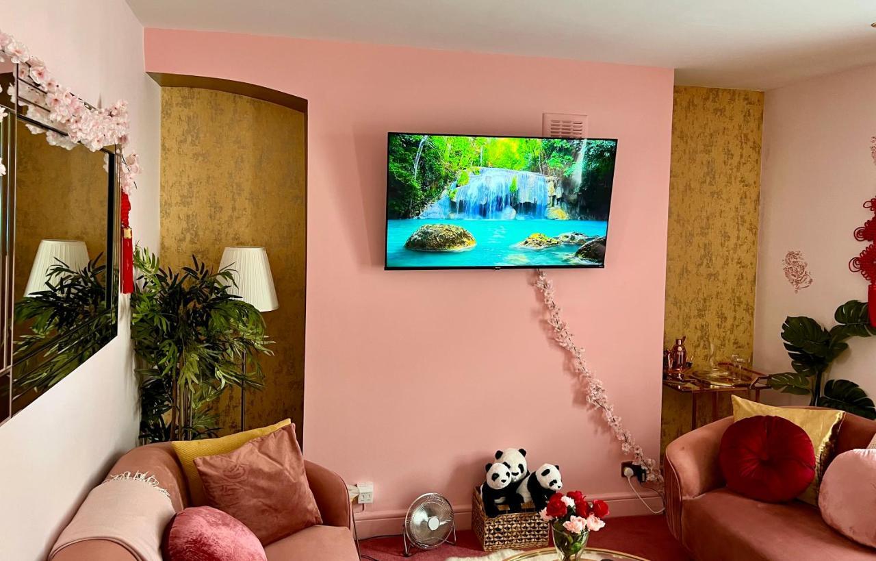 Two-Bedroom Apartment Cherry Blossom 2