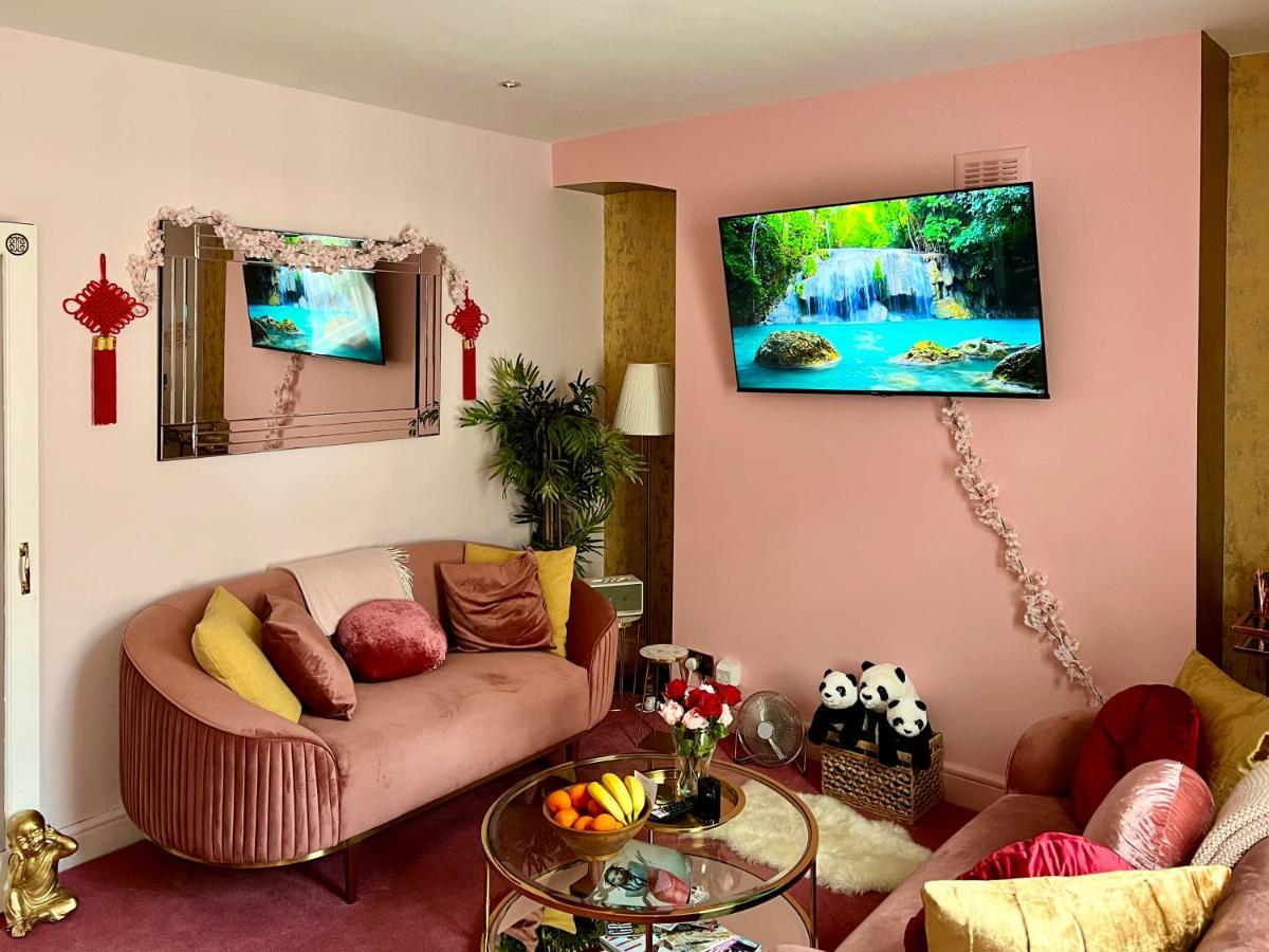 Two-Bedroom Apartment Cherry Blossom 2