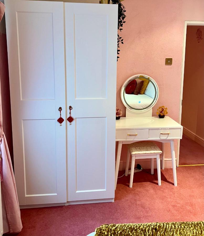 Two-Bedroom Apartment Cherry Blossom 2