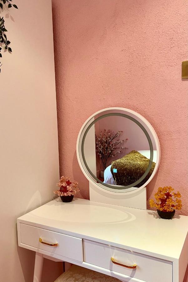 Two-Bedroom Apartment Cherry Blossom 2