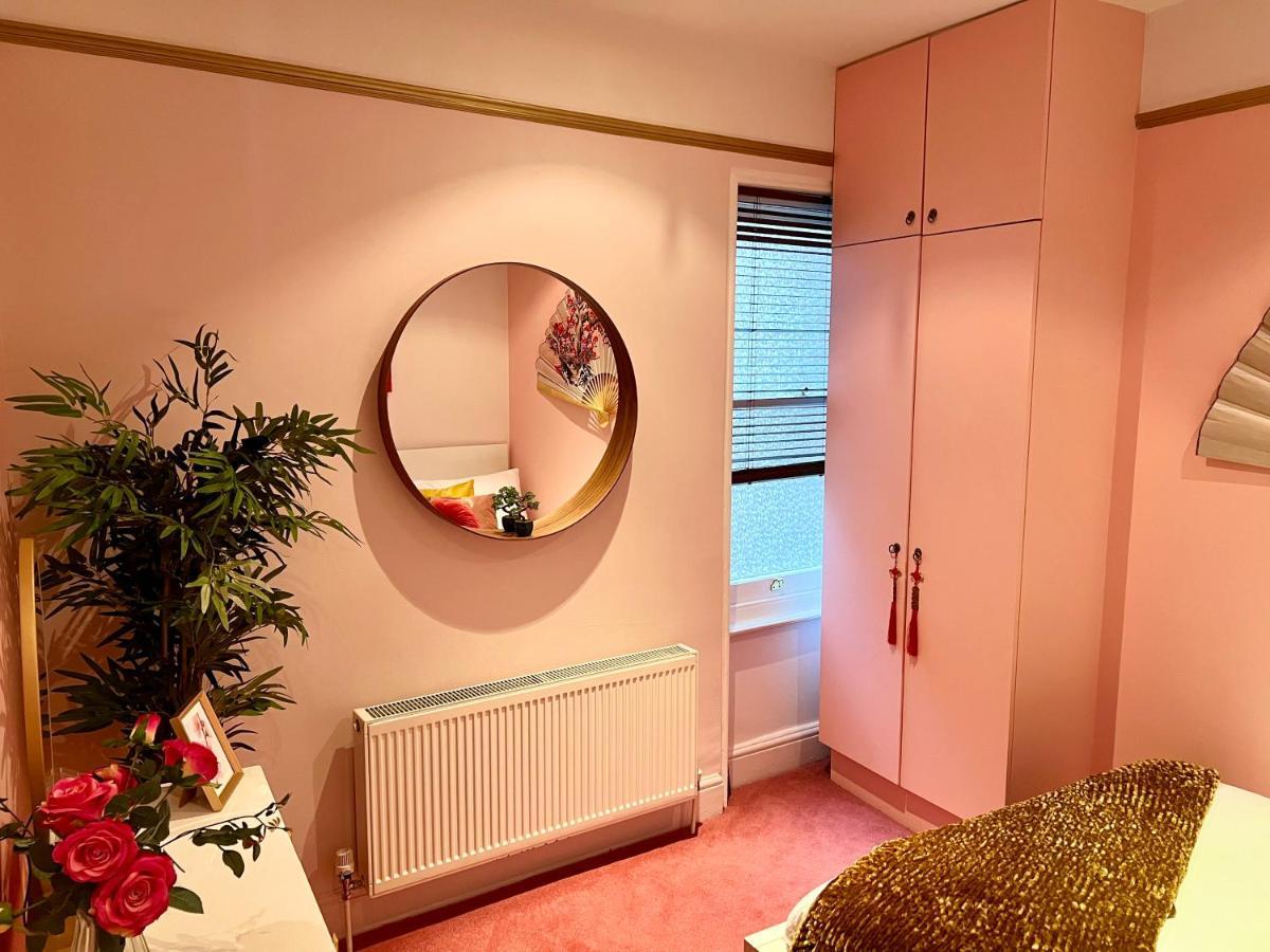 Two-Bedroom Apartment Cherry Blossom 2