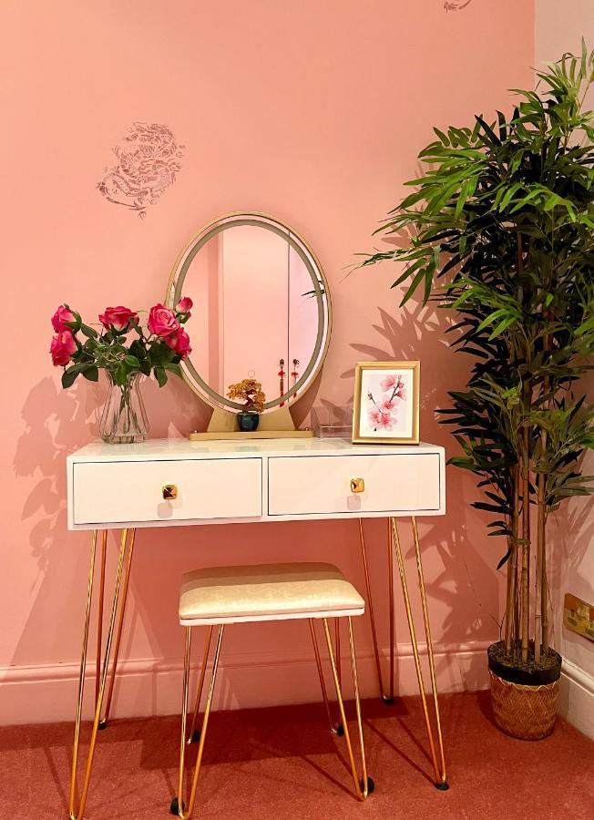 Two-Bedroom Apartment Cherry Blossom 2