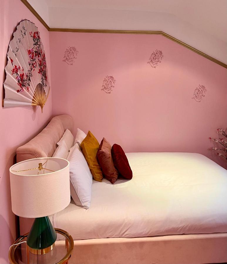 Two-Bedroom Apartment Cherry Blossom 2