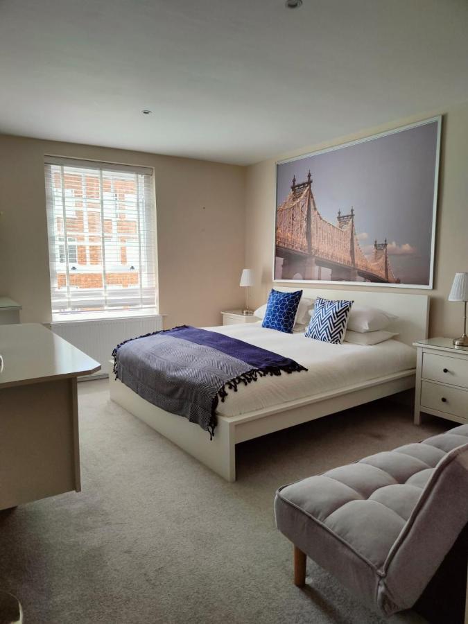 Deluxe King Suite