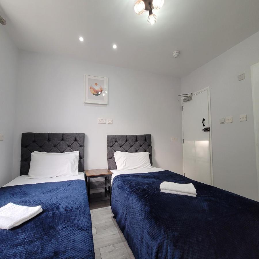 Twin Room with Private Bathroom