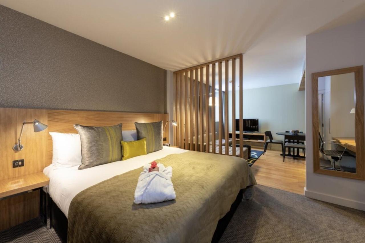 Junior Suite Club Lounge Access