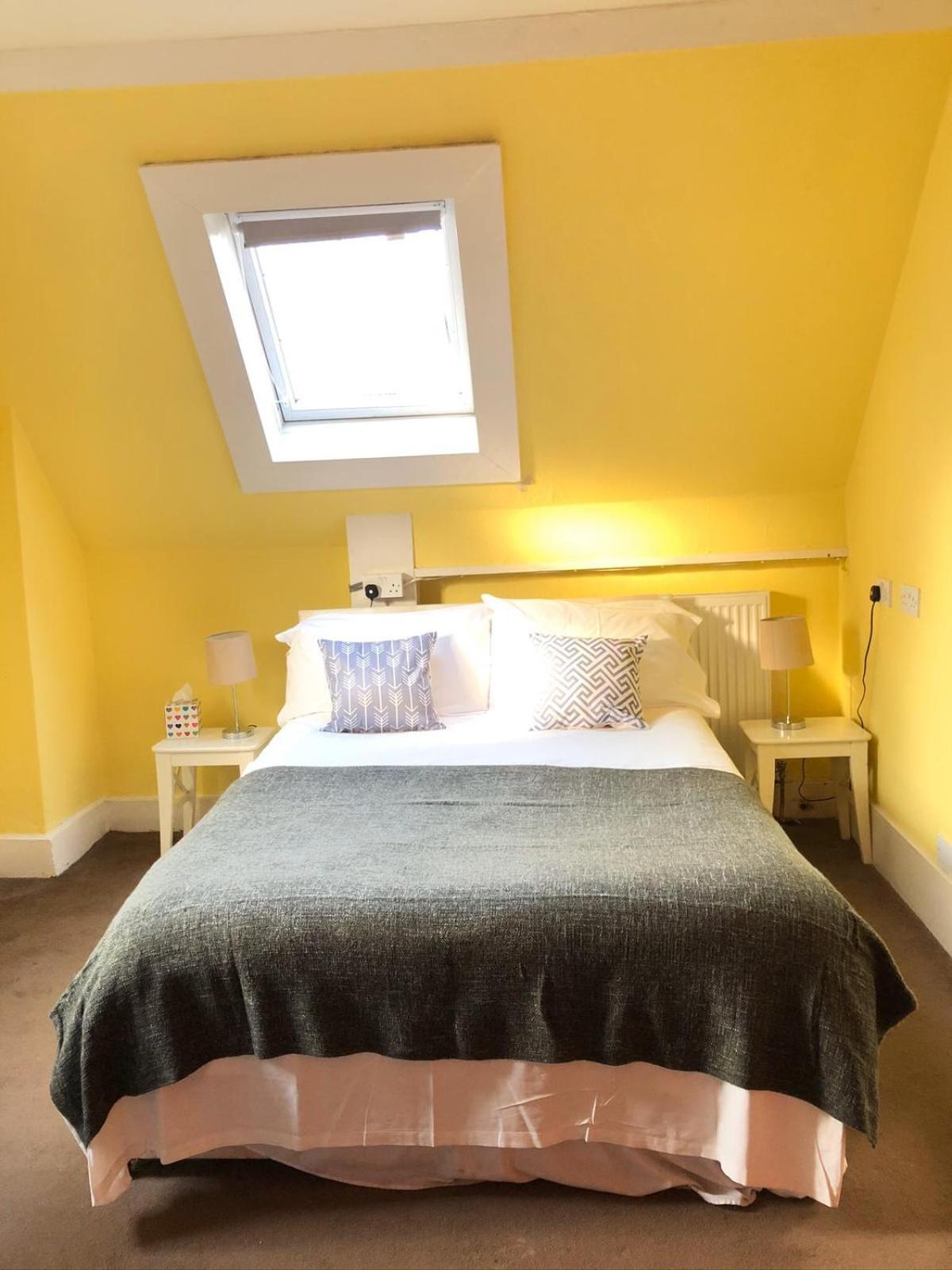 Budget Double Room Attic,944323099:JPEG