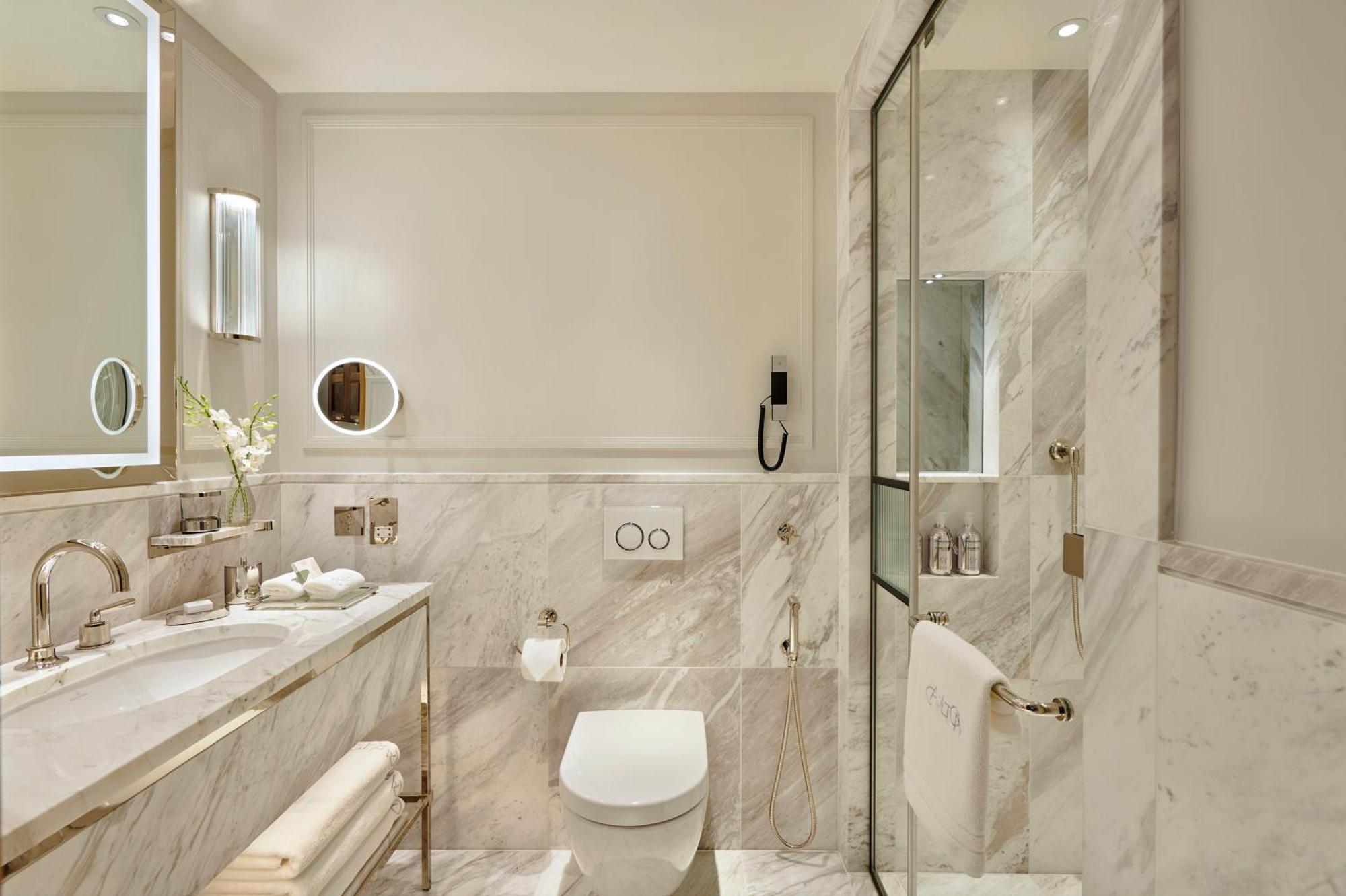 Standard Room exclusive access to Cadogan private gardens