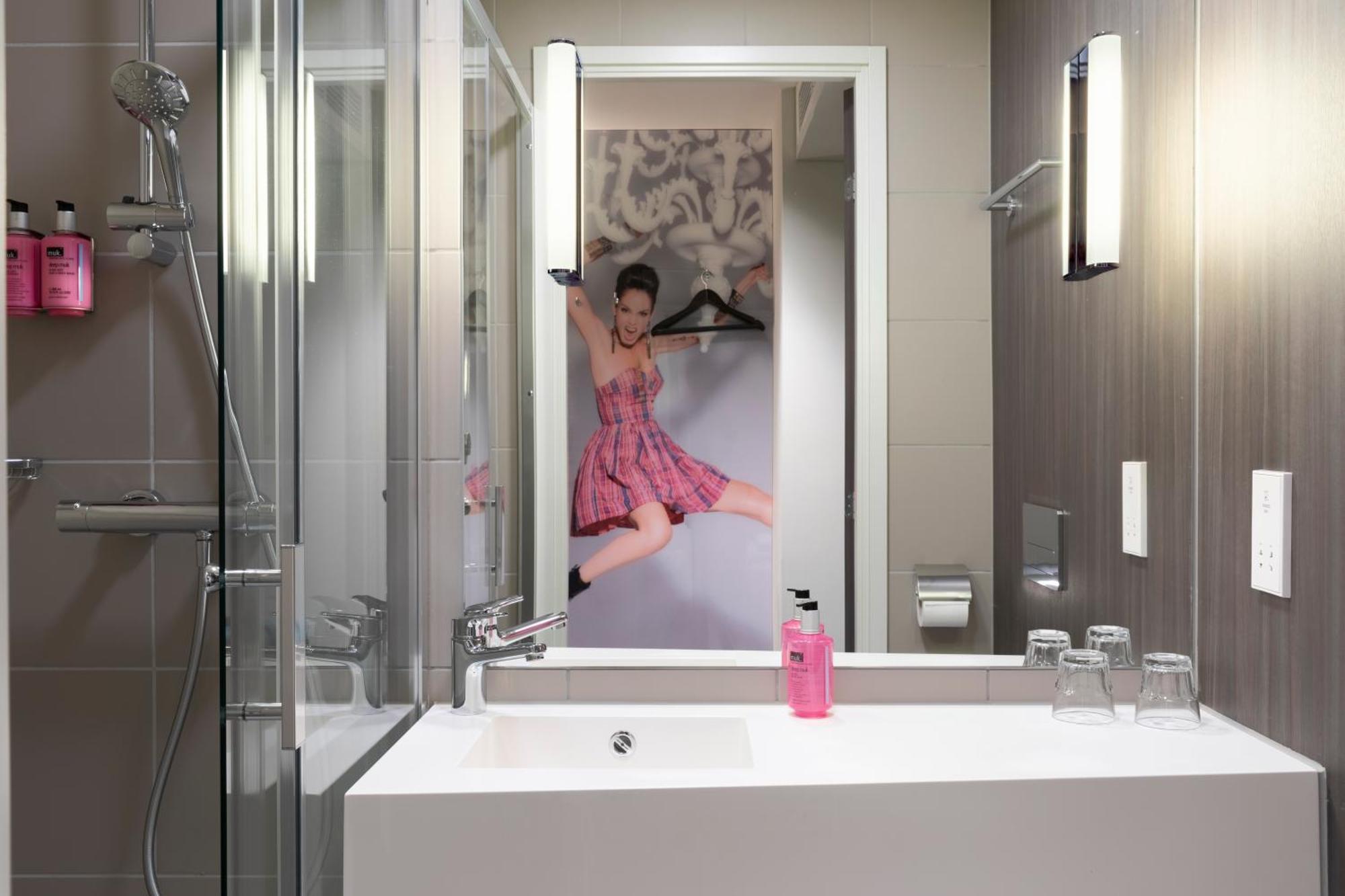 Moxy Twin Room