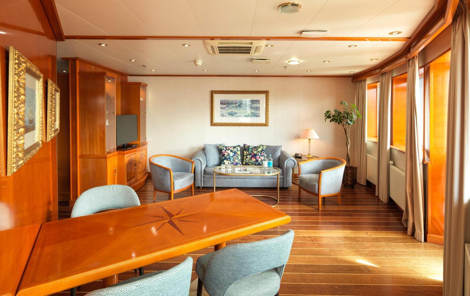 Junior suite with Dockview