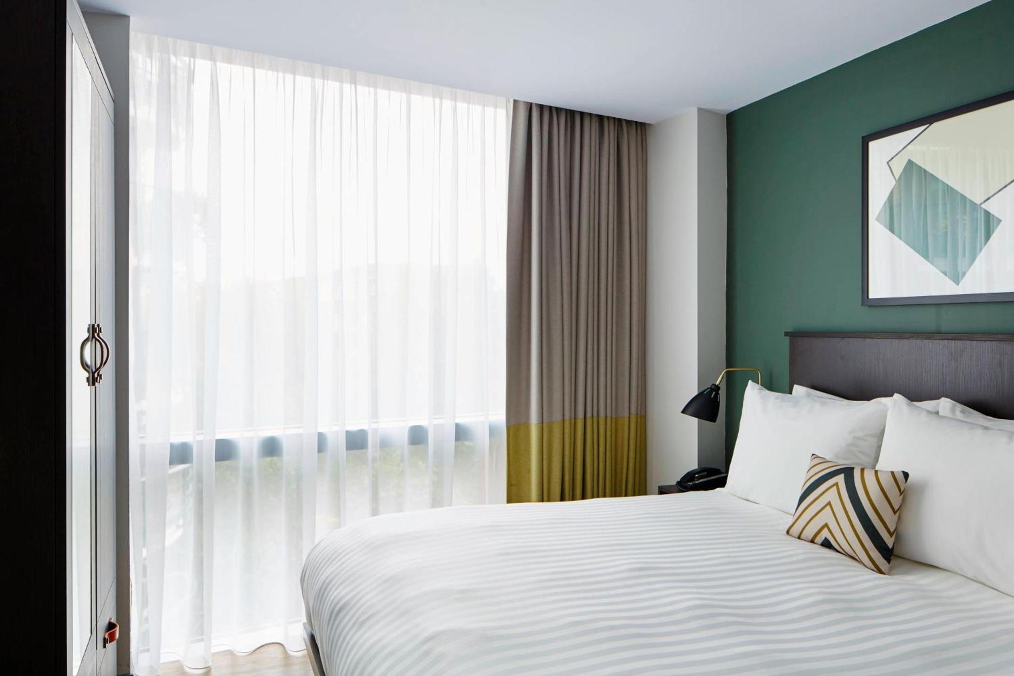 Deluxe One-Bedroom Suite