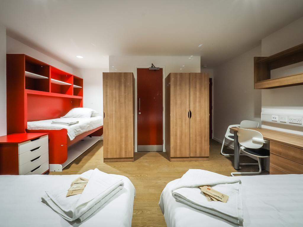 Standard Triple Room with En-suite Bathroom