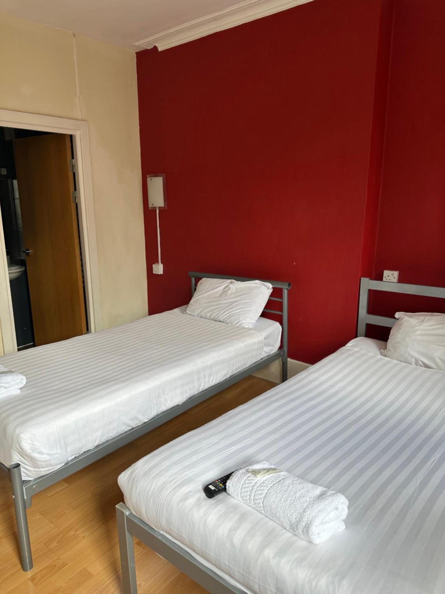 Twin Room with Private Bathroom
