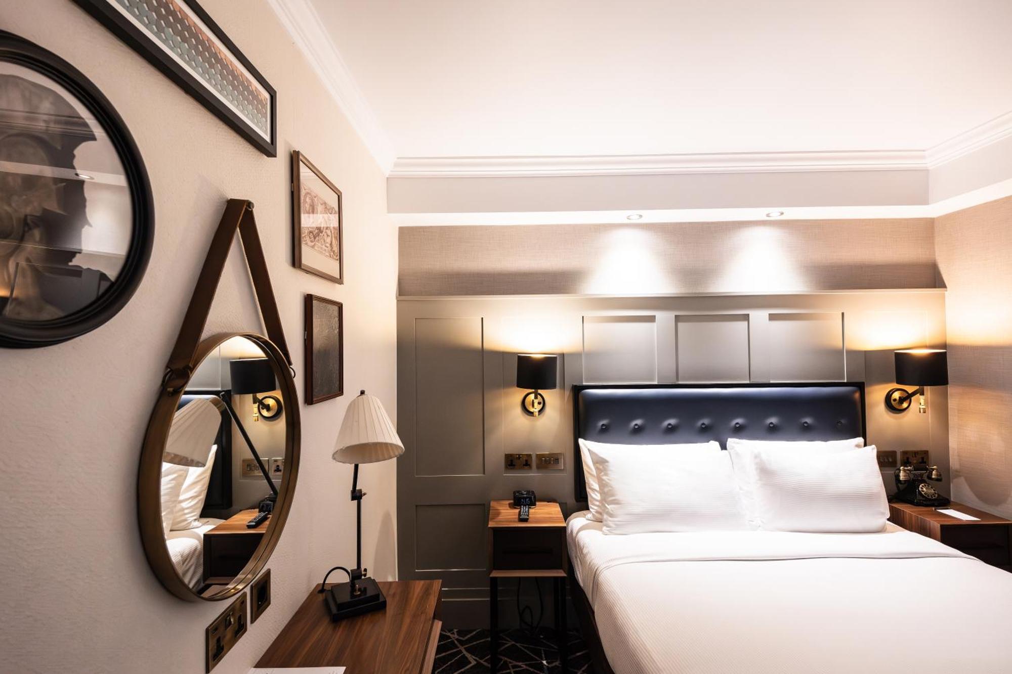 Cosy Atrium Room