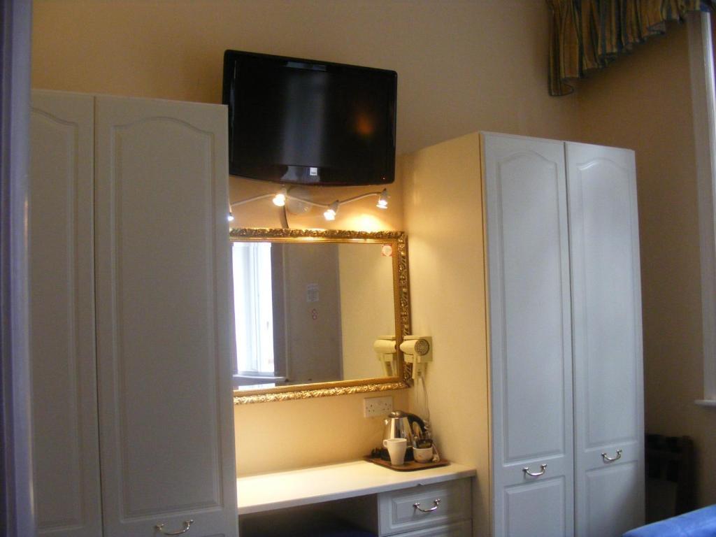 Family Room,1580402349:JPEG