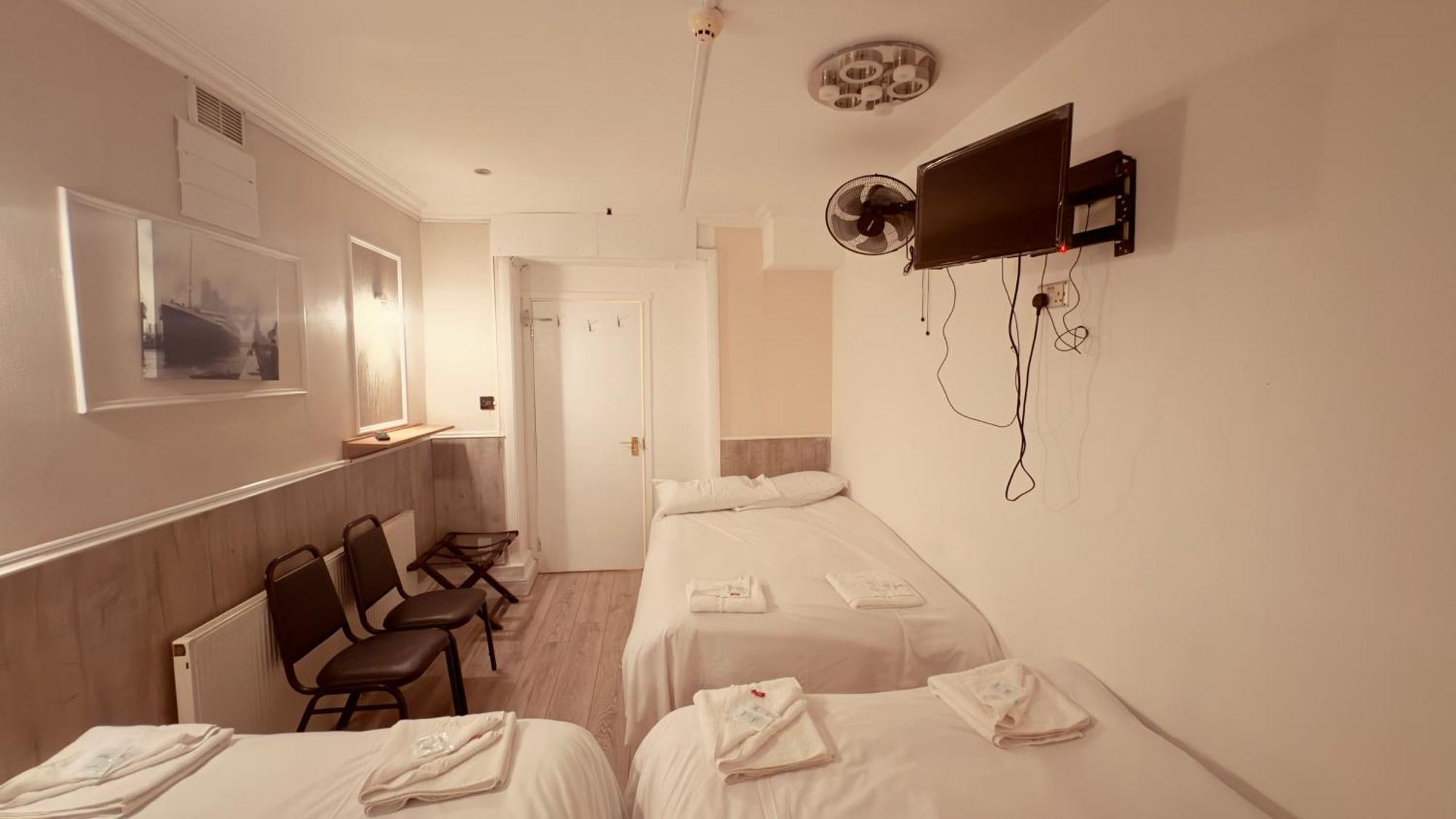 Family Room,1516358683:JPEG