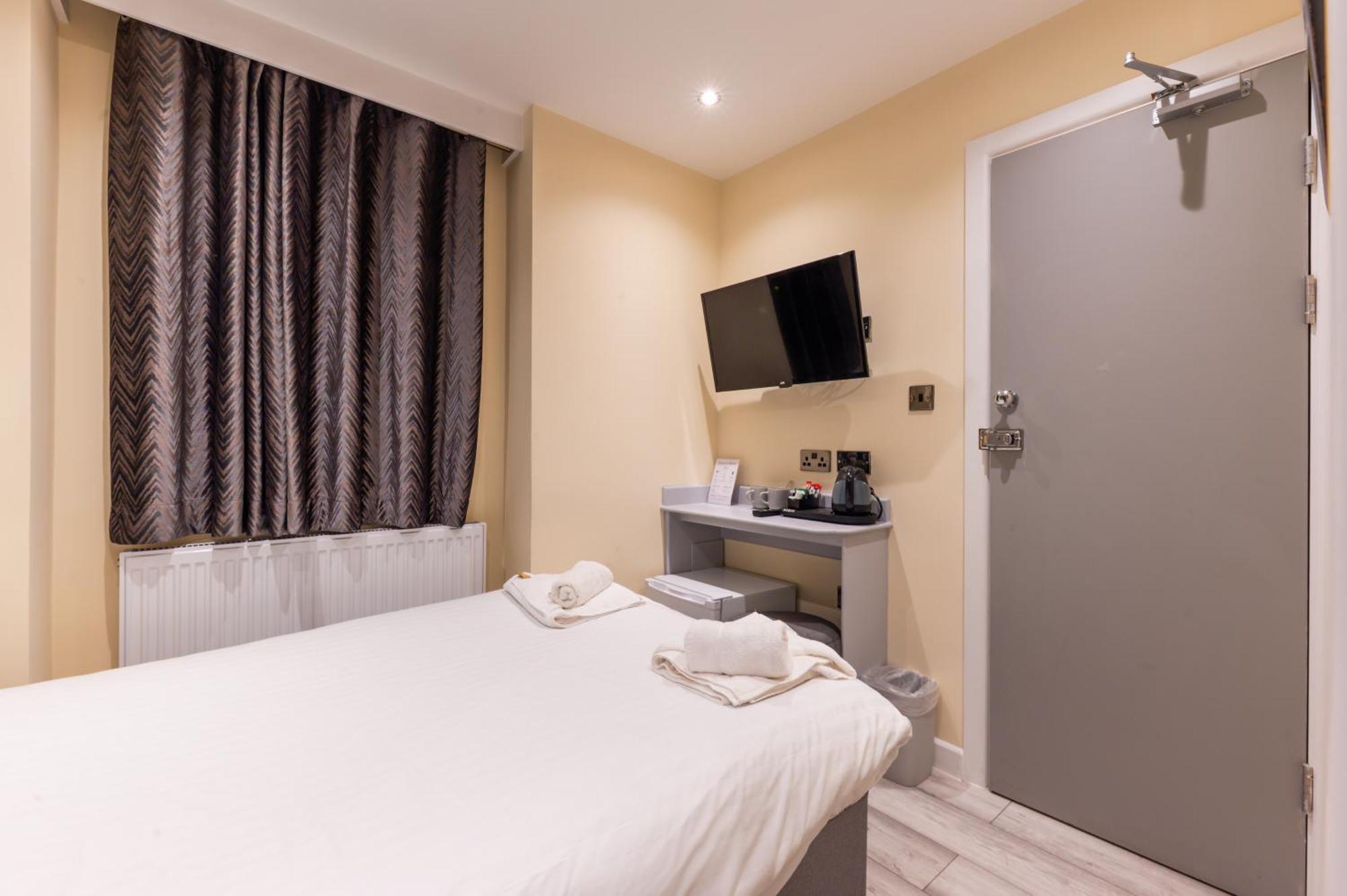 Small Deluxe Double Room