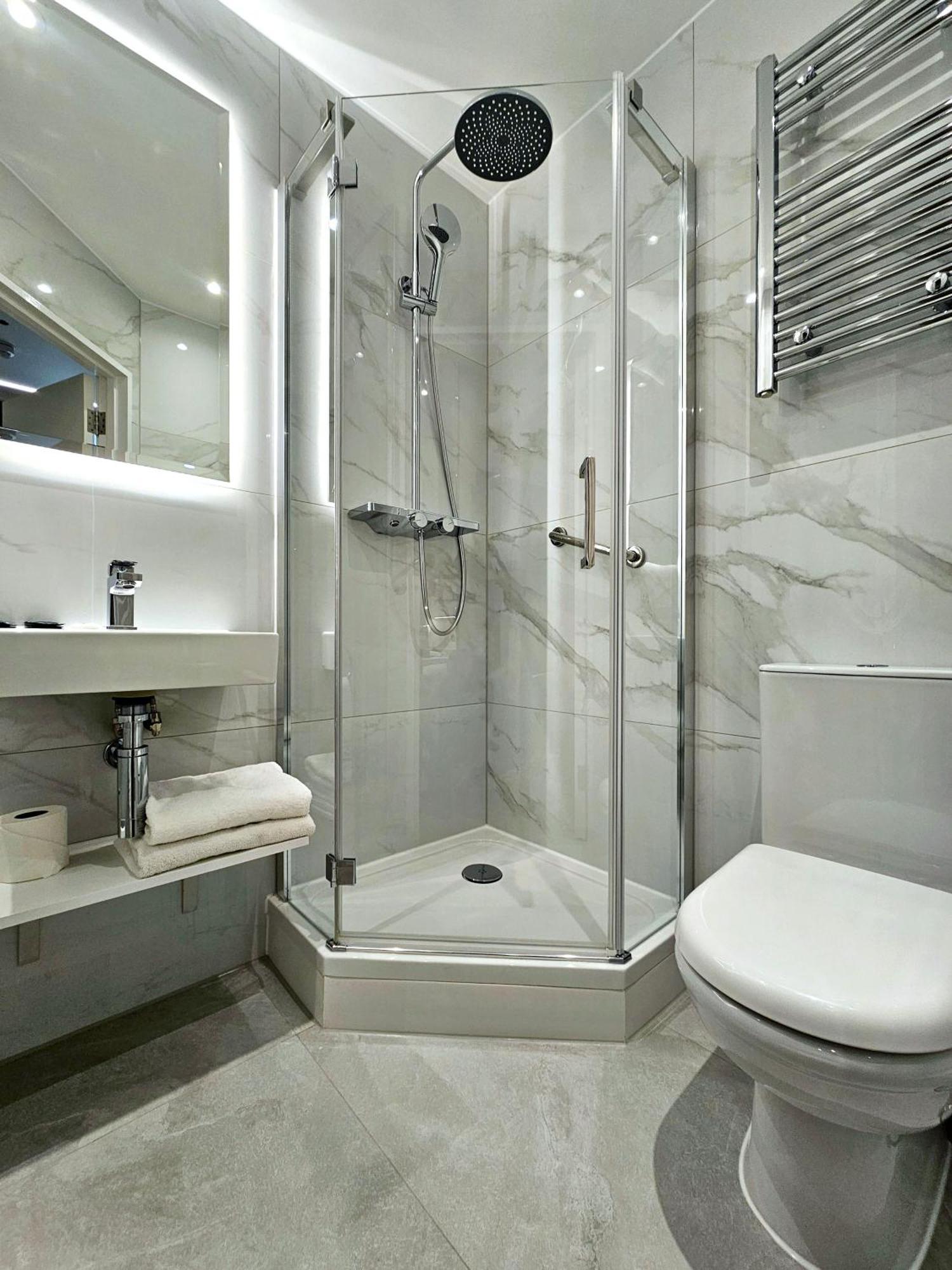 Double Studio Lower Ground floor