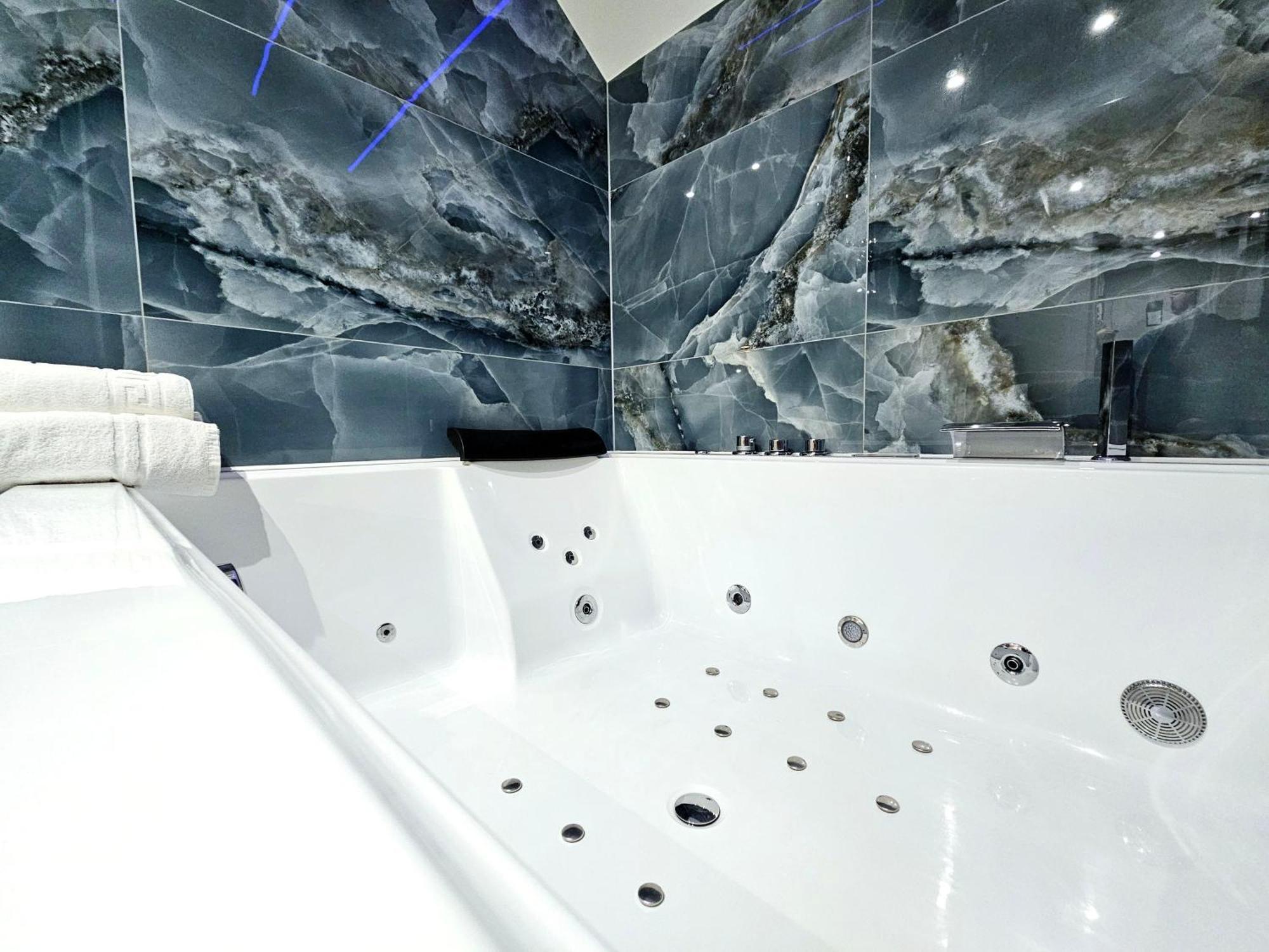 Signature Jacuzzi Suite
