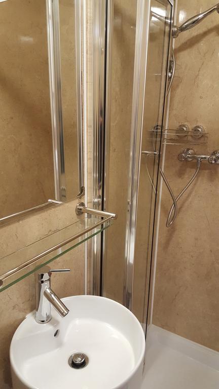 Single Room Bathroom