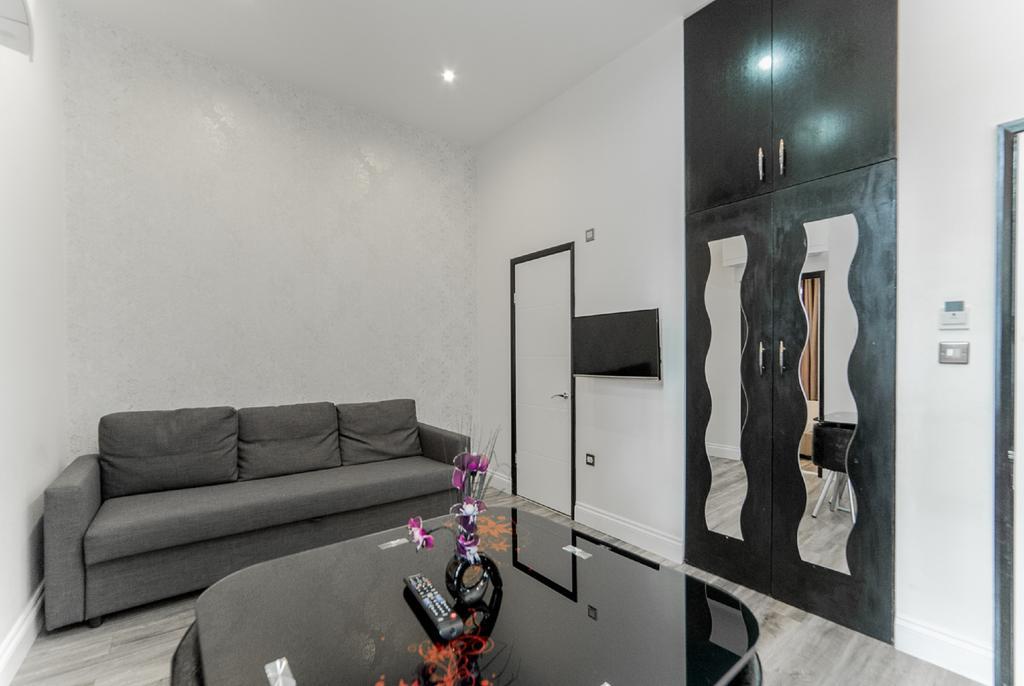One-Bedroom Apartment,323054572:JPEG