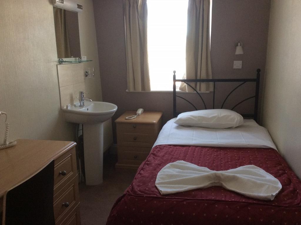 Standard Single with shared Bathroom and toilet