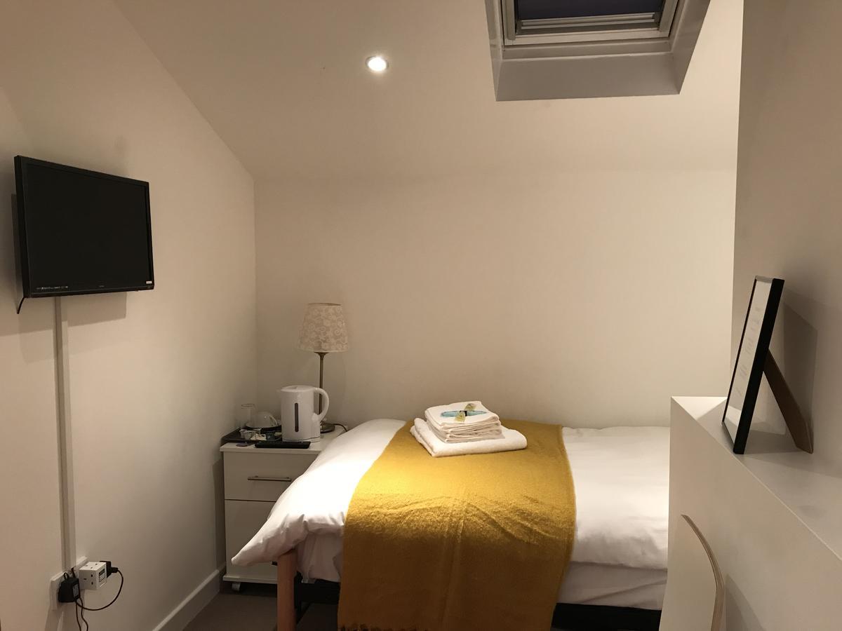 Single Room with Shared Bathroom