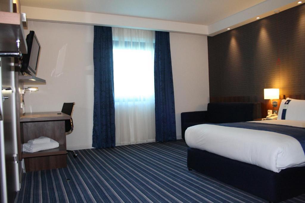Standard Double Room with Single Sofa Bed and Free Hot Breakfast