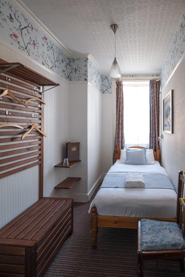 Single Room with Shared Bathroom,821772824:JPEG