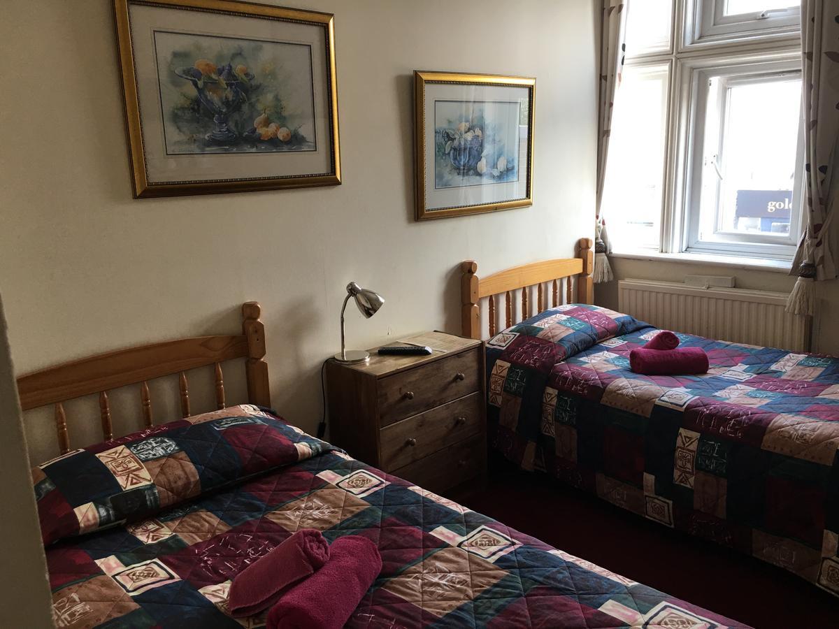 Twin Room with Private Bathroom