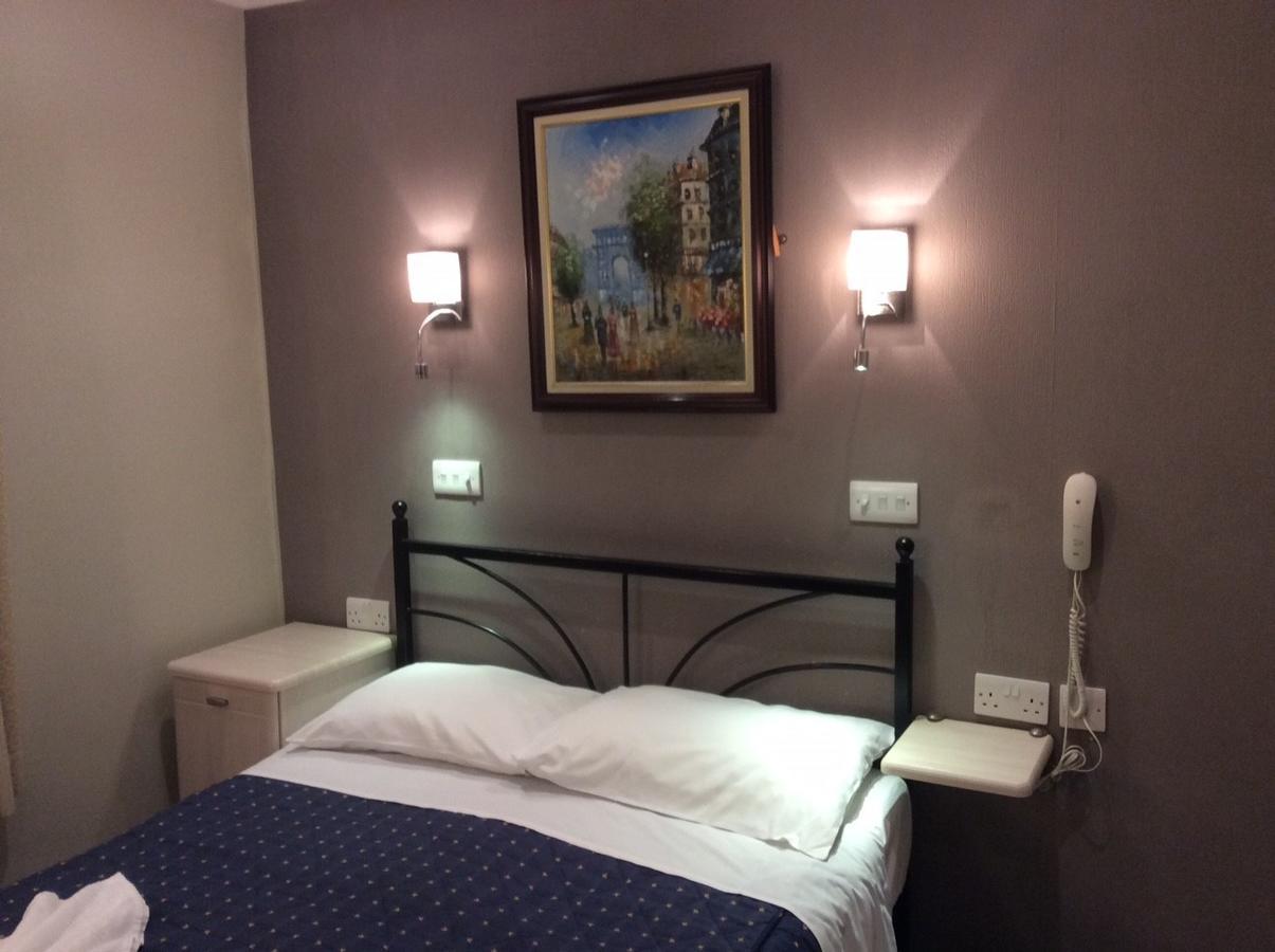 Double Room Private Bathroom