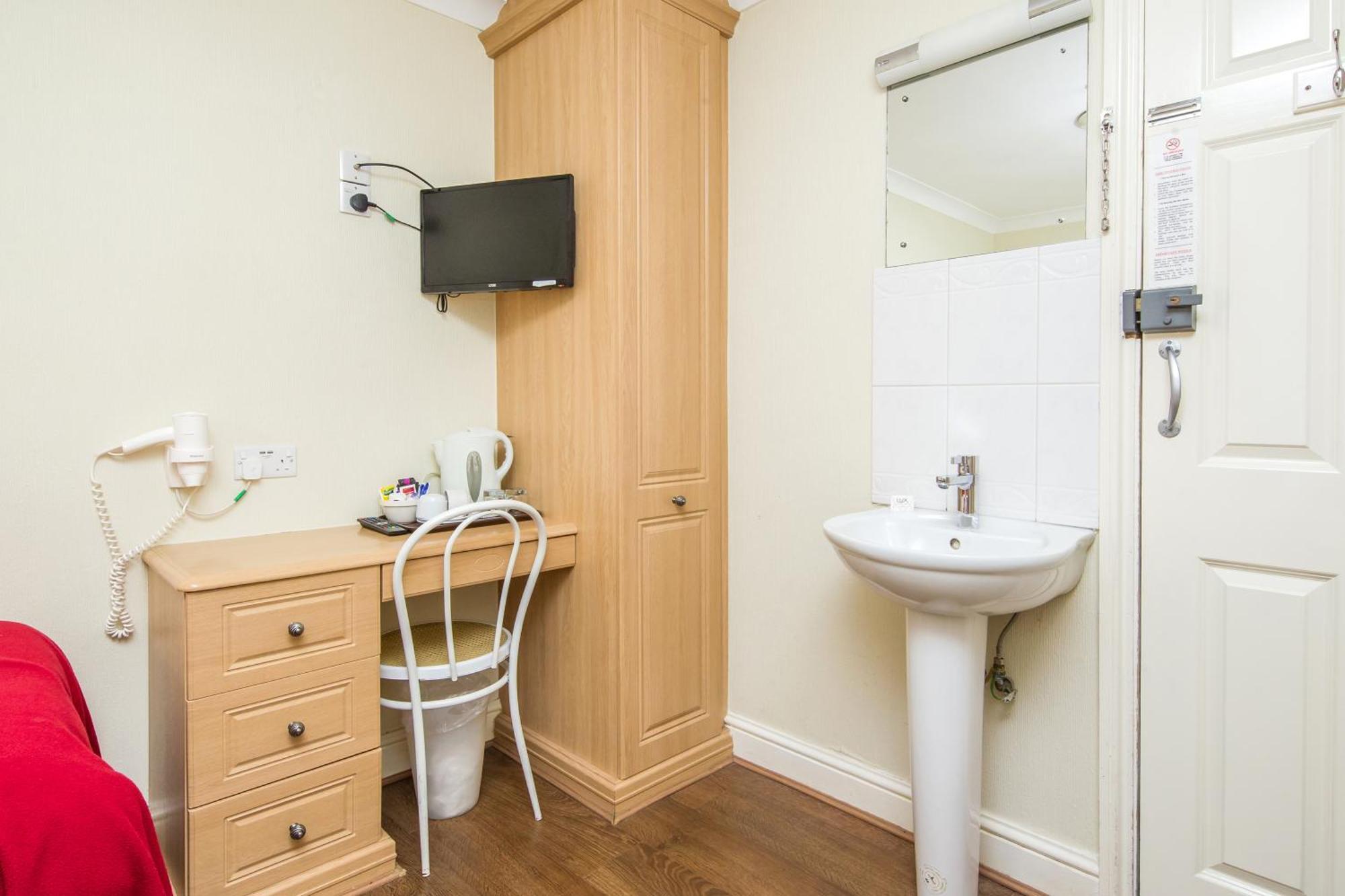 Triple Room with Private Bathroom