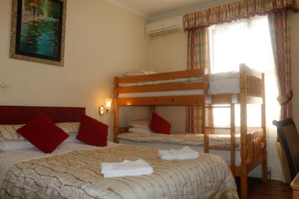 Family Room (4 Adults)