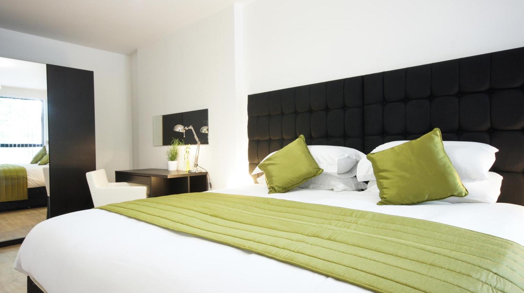 Deluxe Two-Bedroom Apartment,1215422251:JPEG