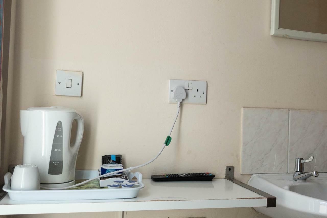 Basic Single Room with Shared Bathroom