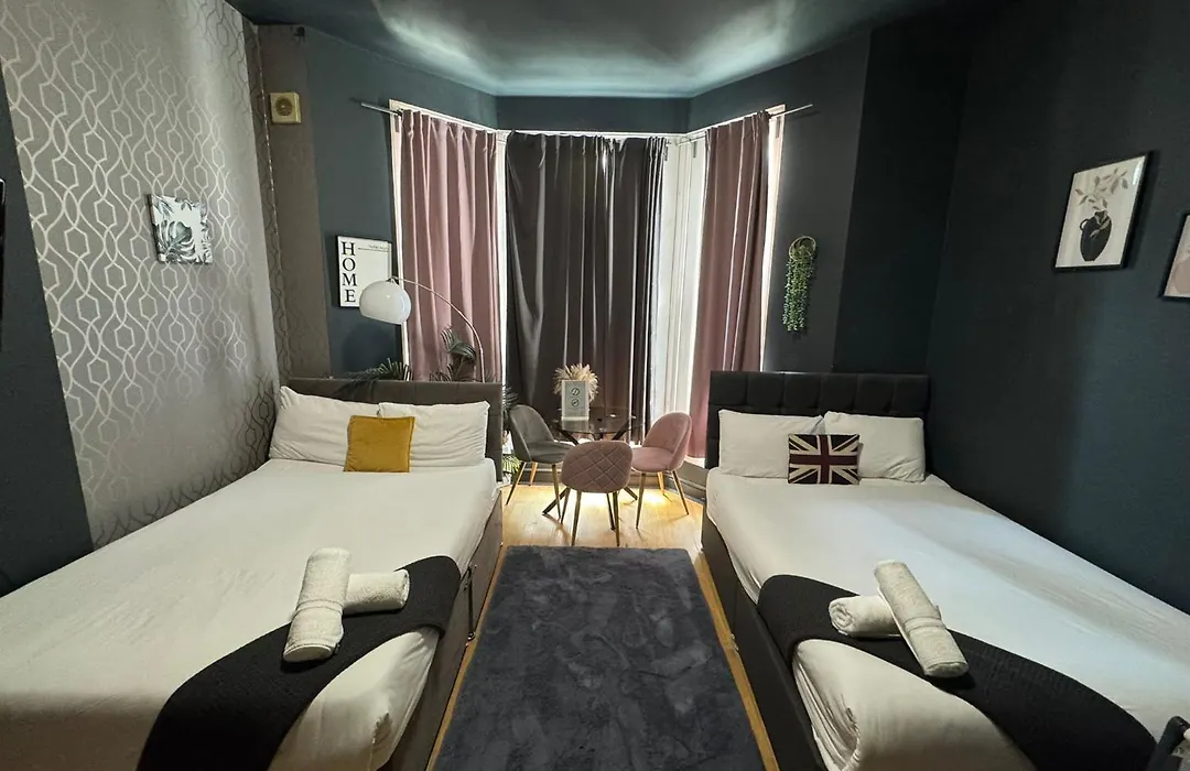Holland Rd Studios Close To Olympia London-1