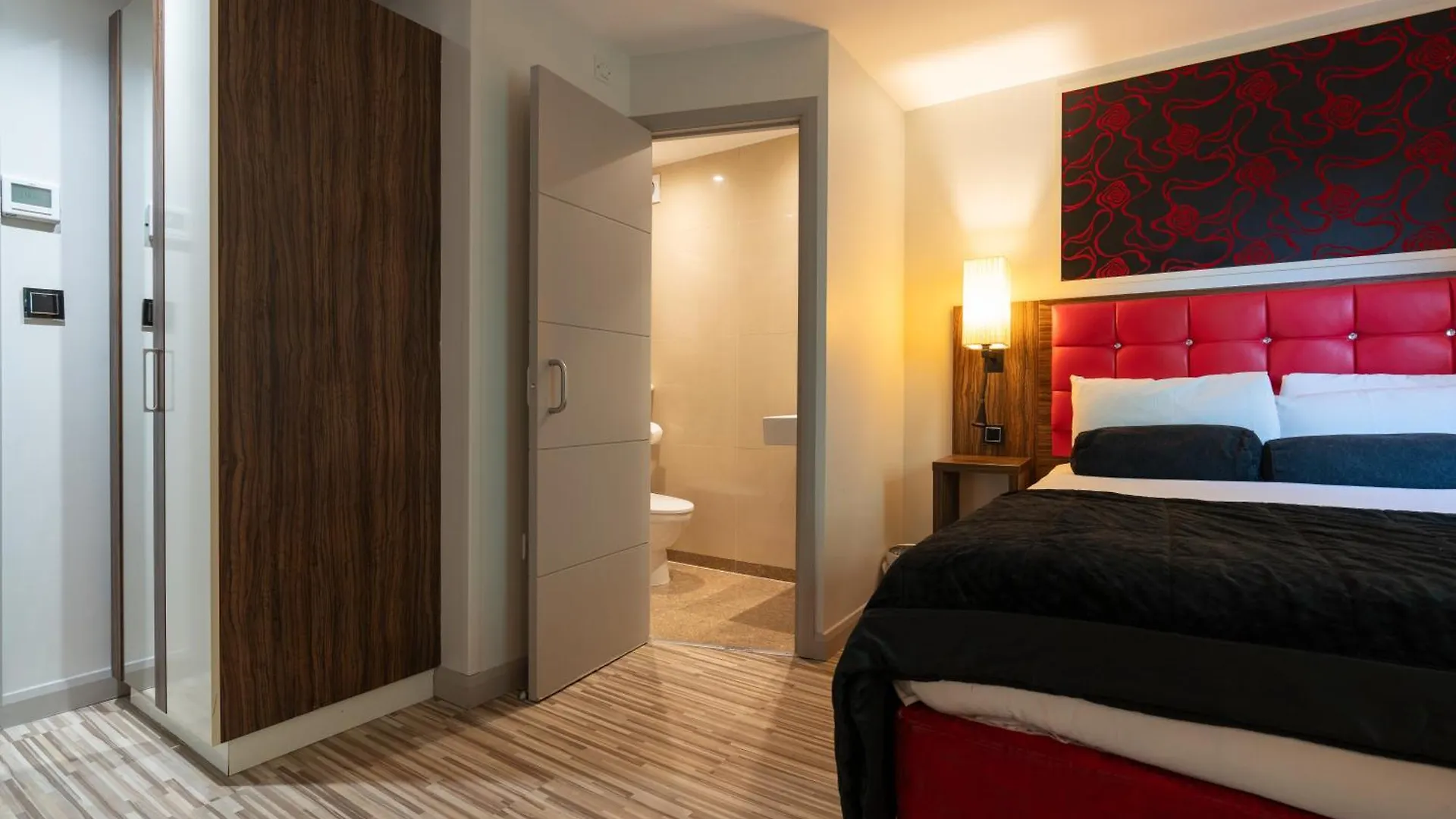 Simply Rooms & Suites London: What To Expect From 4 star Hotel With ...