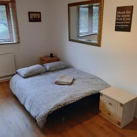 Canary Wharf Apartment-2