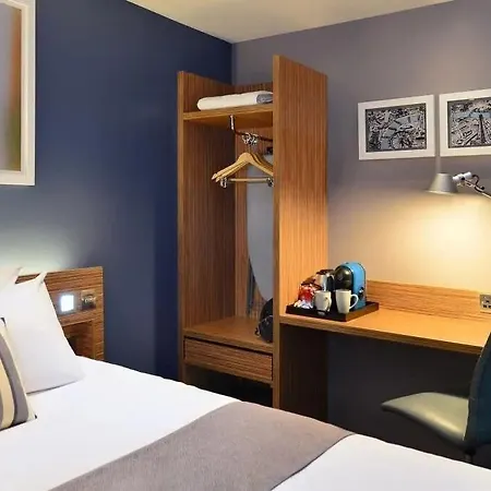 Travelodge London Docklands-3