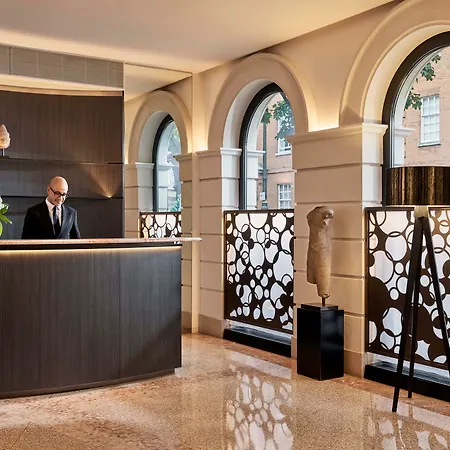 Como The Halkin-2