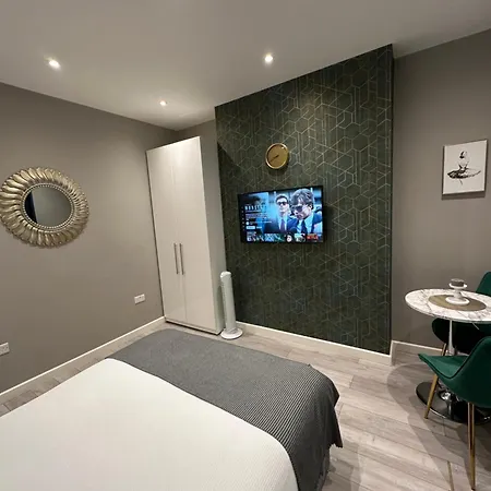 Double Room London-3