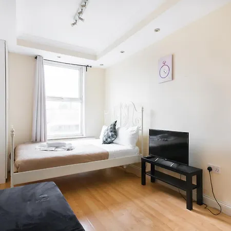 Euston Modern Apartments-2
