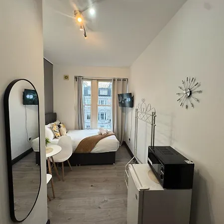 Holland Rd Studios Close To Olympia London-3